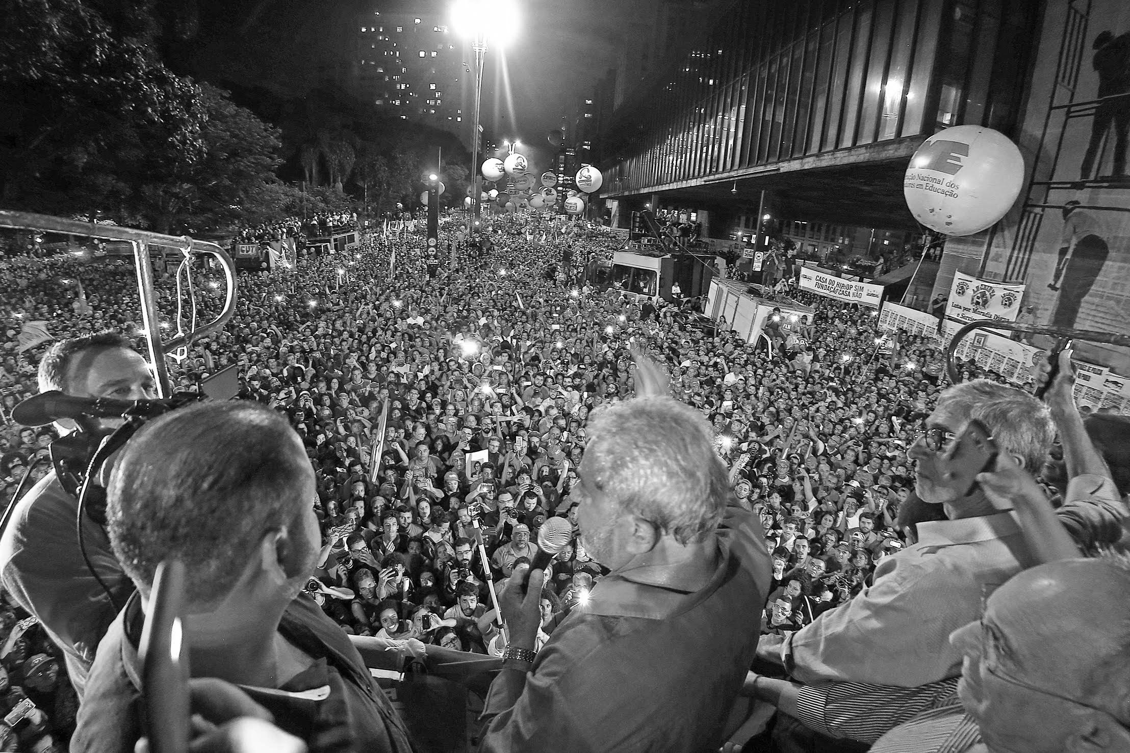 18/03/2016- São Paulo- SP, Brasil- Ex-presidente Lula, durante ato em defesa da democracia, na avenida Paulista. Foto: Ricardo Stuckert/ Instituto Lula