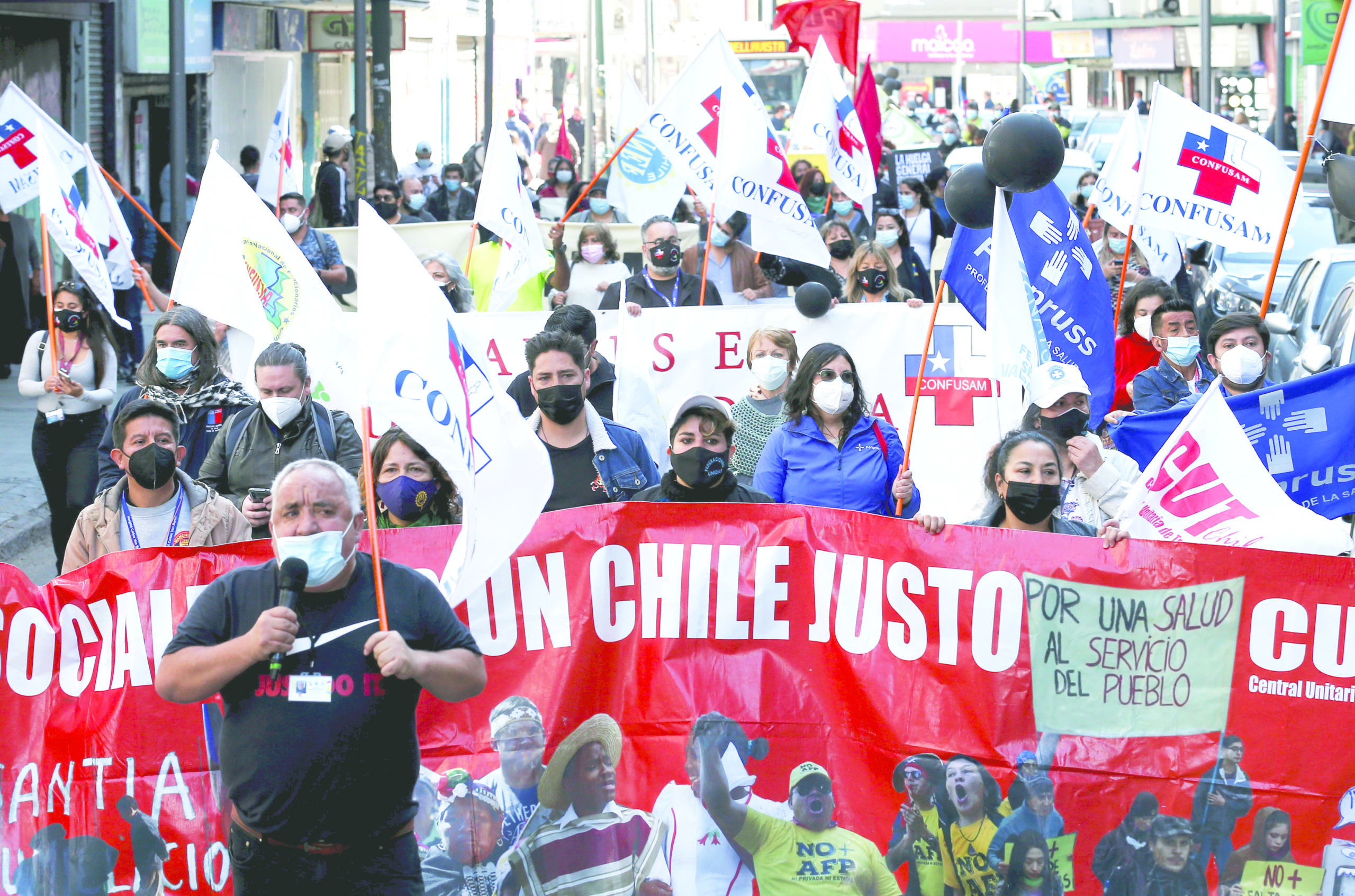 Demonstrators take part in a rally called by Chile's Central Union of Workers to demand better pay and working conditions, in Valparaiso Chile April 30, 2021. REUTERS/Rodrigo Garrido