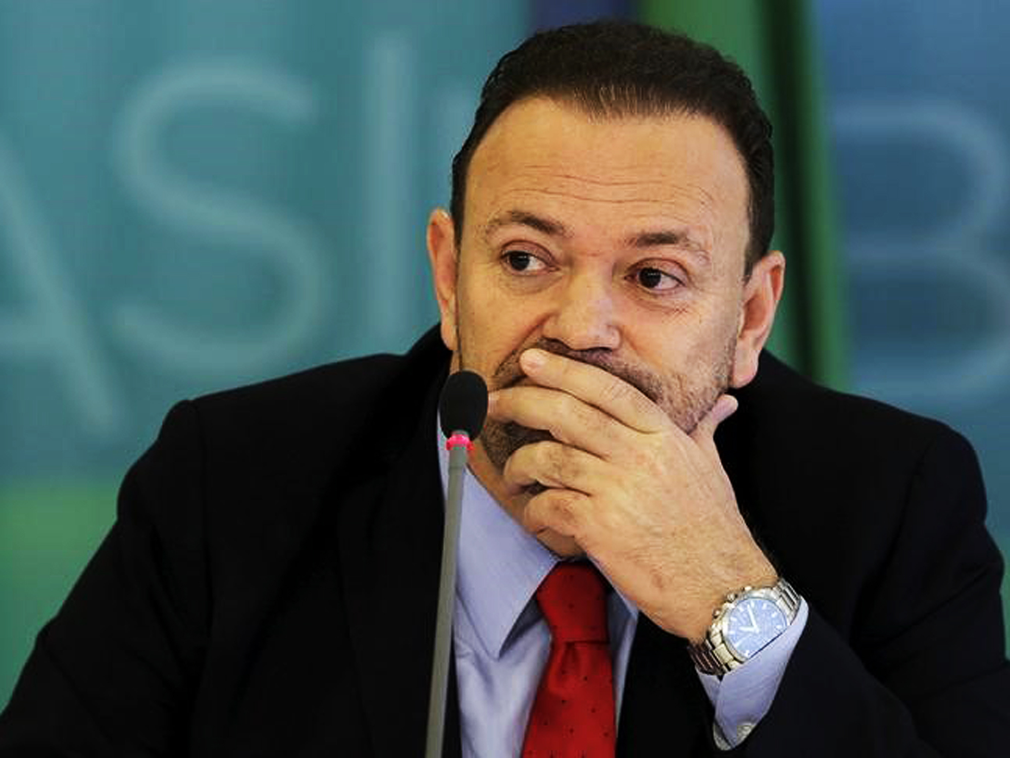 Ministro da Comunicação Social, Edinho Silva, durante entrevista coletiva no Palácio do Planalto, em Brasília. 31/03/2015 REUTERS/Ueslei Marcelino