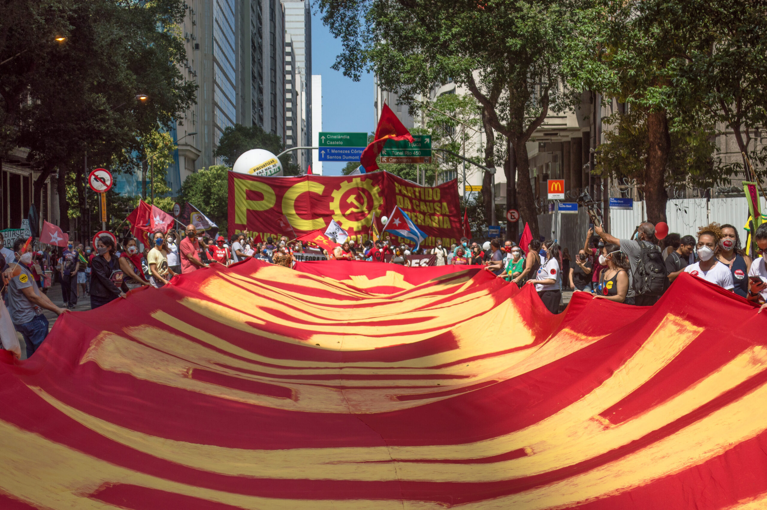 RIO DE JANEIRO (RJ), 07/009/2021 - 7 de Setembro / Manifestação / Contra / Governo Bolsonaro / - Manifestação nesta manhã e começo de tarde de 7 de Setembro no Centro do Rio de Janeiro contra o Governo Bolsonaro, houvera atos também na Zona Sul da Cidade.  Fotos de Fabricio Sousa / Ag. Enquadrar