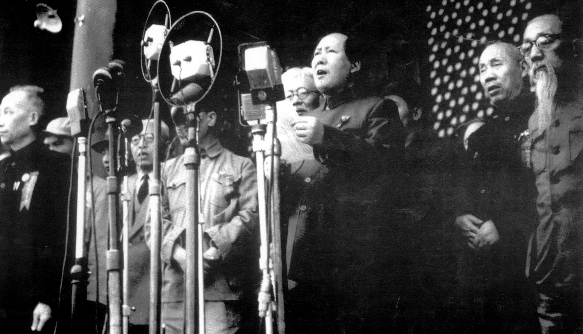 Mao_proclaiming_the_establishment_of_the_PRC_in_1949