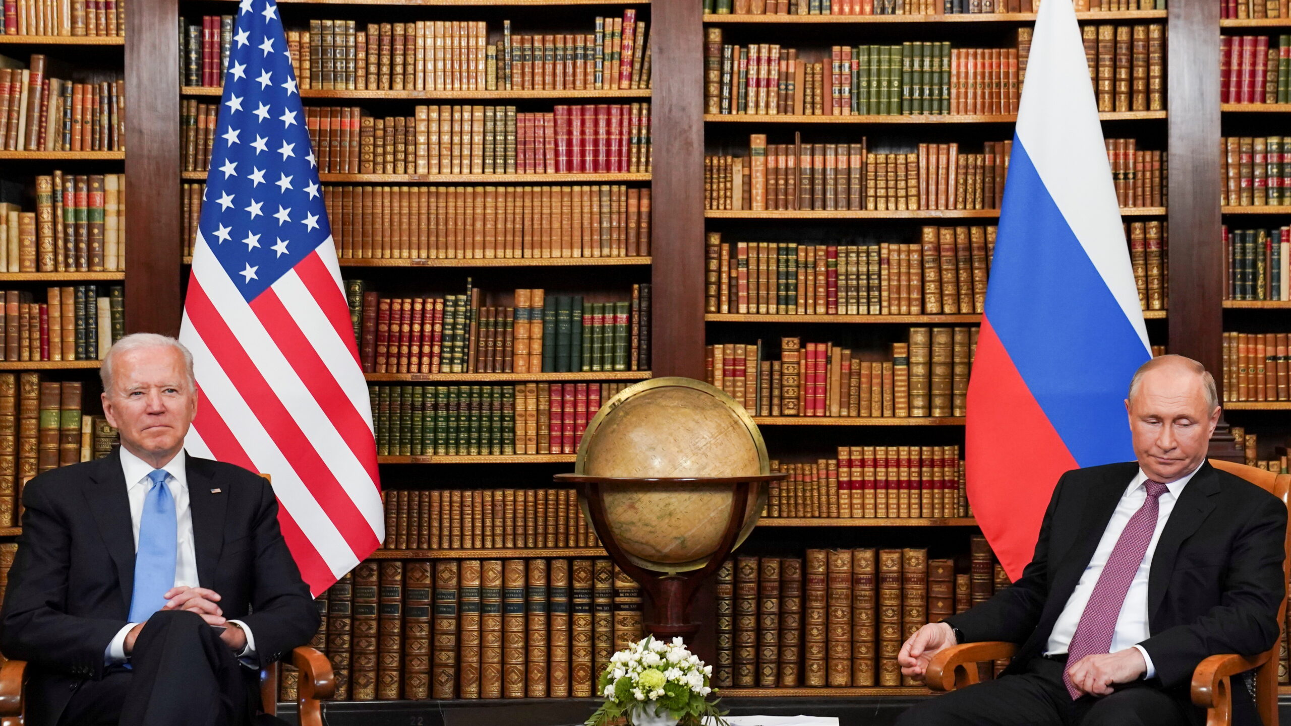 FILE PHOTO: U.S. President Joe Biden and Russia's President Vladimir Putin meet for the U.S.-Russia summit at Villa La Grange in Geneva, Switzerland, June 16, 2021. REUTERS/Kevin Lamarque