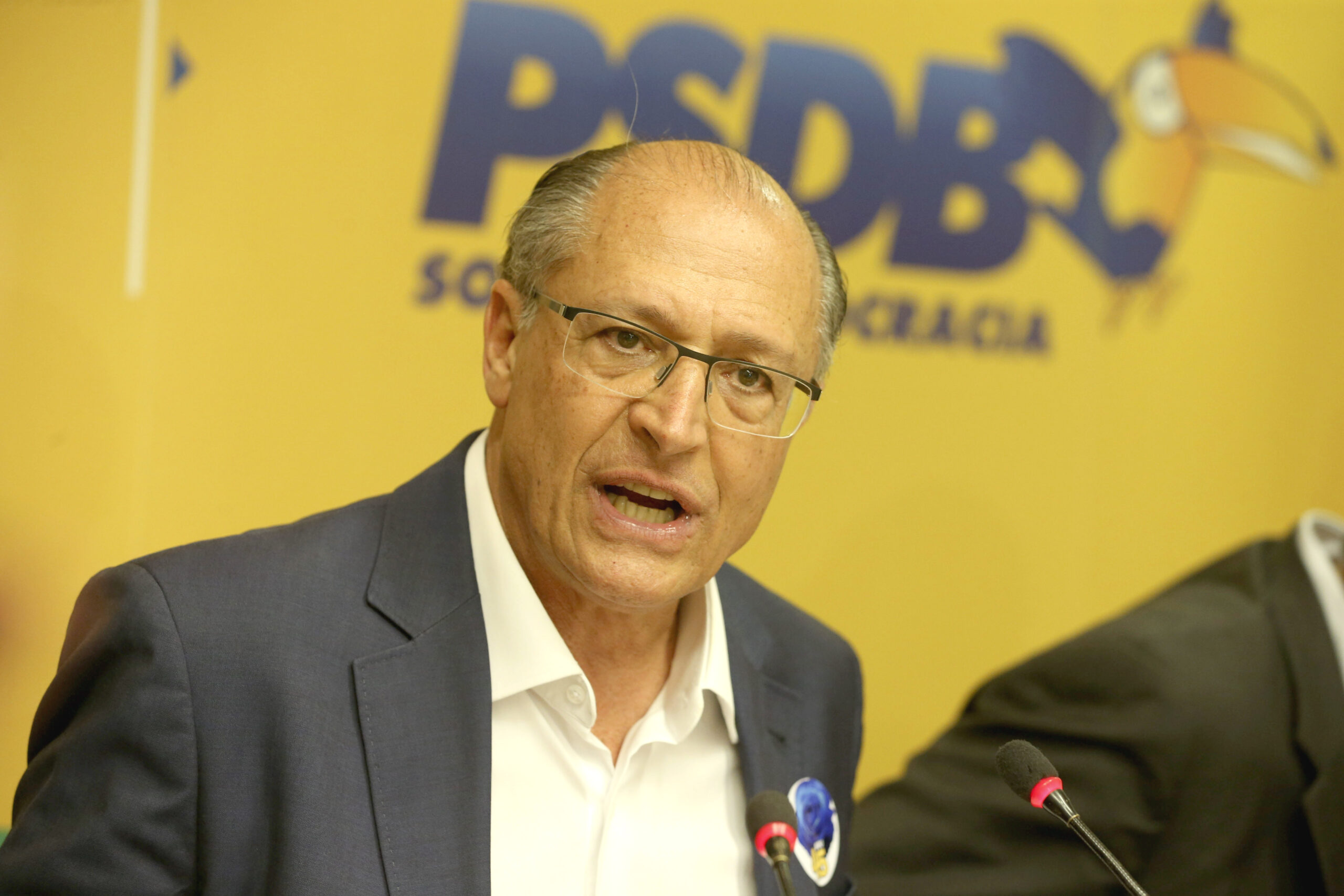Geraldo Alckmin participa de reunião da Executiva Nacional do PSDB, para avaliação do resultado das eleições e definição da posição partidária frente ao segundo turno na eleição presidencial e nos estados.
