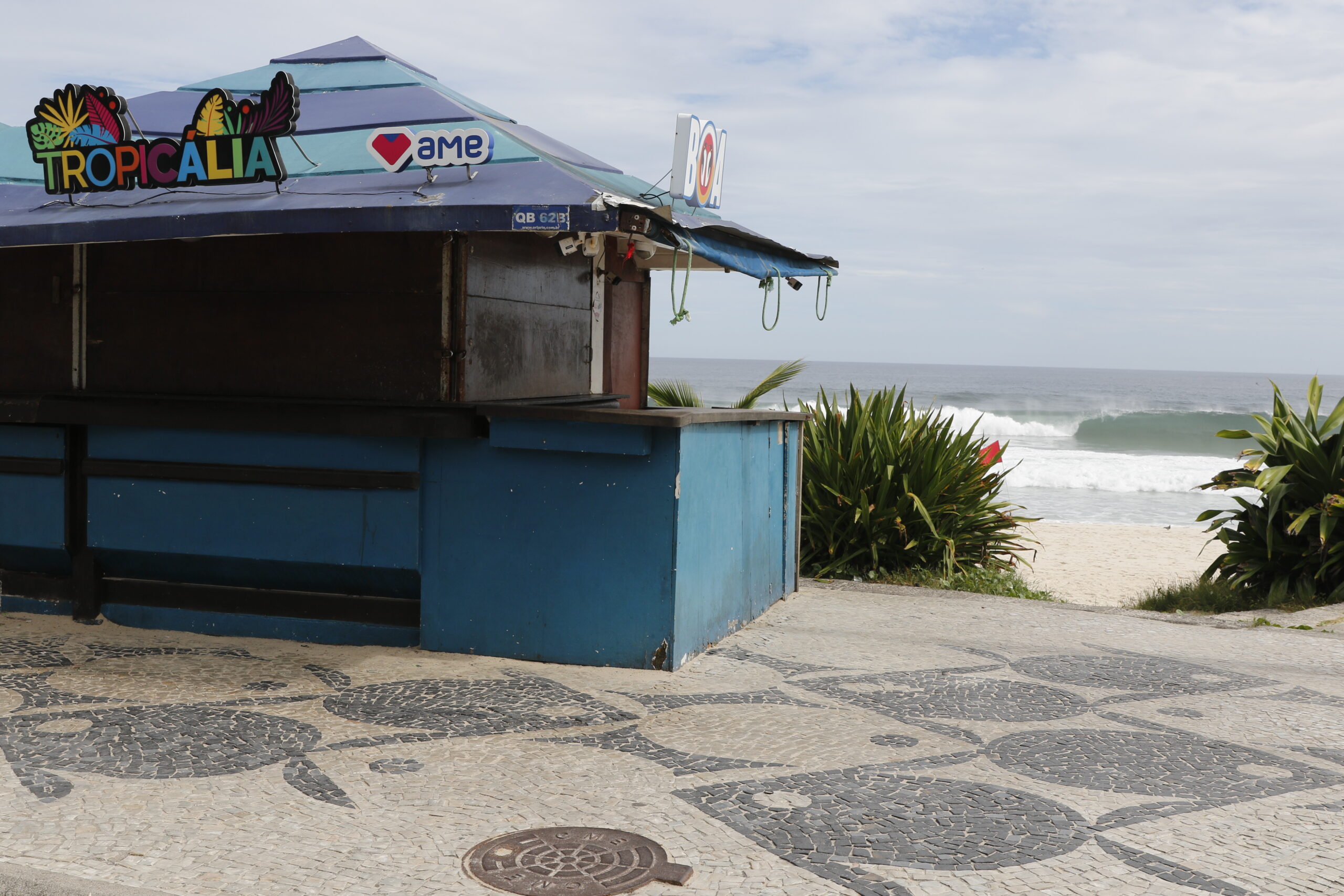 Quiosque Tropicália, na praia da Barra da Tijuca, onde o imigrante congolês Moïse Kabamgabe foi espancado até a morte depois de cobrar diárias de trabalho não pagas.