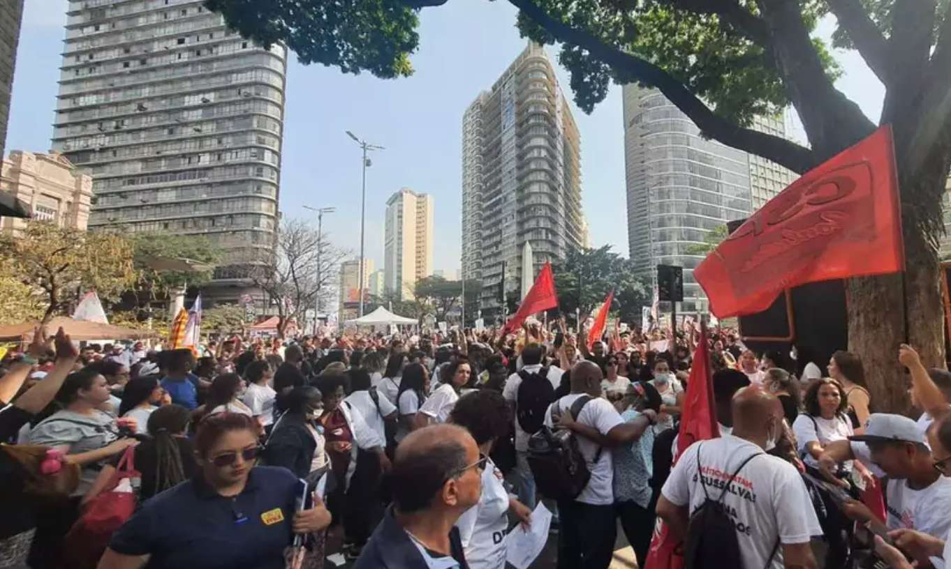 222430-mais-da-metade-dos-enfermeiros-da-rede-publica-de-bh-adere-a-greve