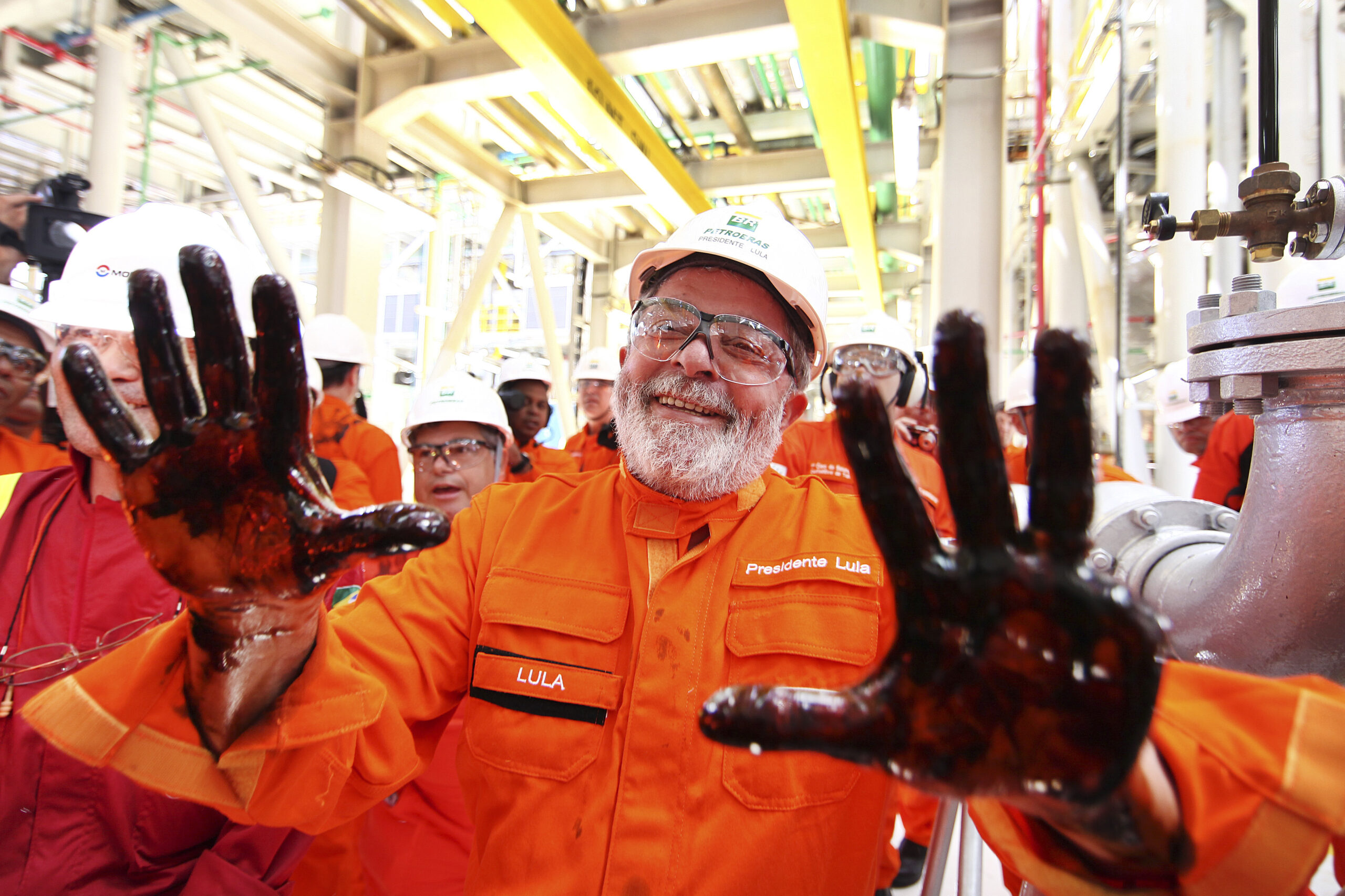 Brazil's President Luiz Inacio Lula da Silva holds up his oil-covered hands at the Cidade Angra dos Reis offshore platform in Angra dos Reis in Rio de Janeiro state October 28, 2010. Petrobras is linking the Cidade Angra dos Reis offshore platform to a well in Tupi, which is believed to hold between 5 billion and 8 billion barrels of oil and is one of the country's largest discoveries. The platform will eventually replace the Cidade de Sao Vicente platform, which is currently being produced there as part of an extended well test, Petrobras executive Jose Antonio de Figueiredo said. By the end of the year, production at Tupi will rise to 28,000 barrels per day from 14,000 bpd, he said.     REUTERS/Ricardo Stuckert/PR/Handout (BRAZIL - Tags: ENERGY POLITICS IMAGES OF THE DAY) FOR EDITORIAL USE ONLY. NOT FOR SALE FOR MARKETING OR ADVERTISING CAMPAIGNS. THIS IMAGE HAS BEEN SUPPLIED BY A THIRD PARTY. IT IS DISTRIBUTED, EXACTLY AS RECEIVED BY REUTERS, AS A SERVICE TO CLIENTS - RTXTY4J