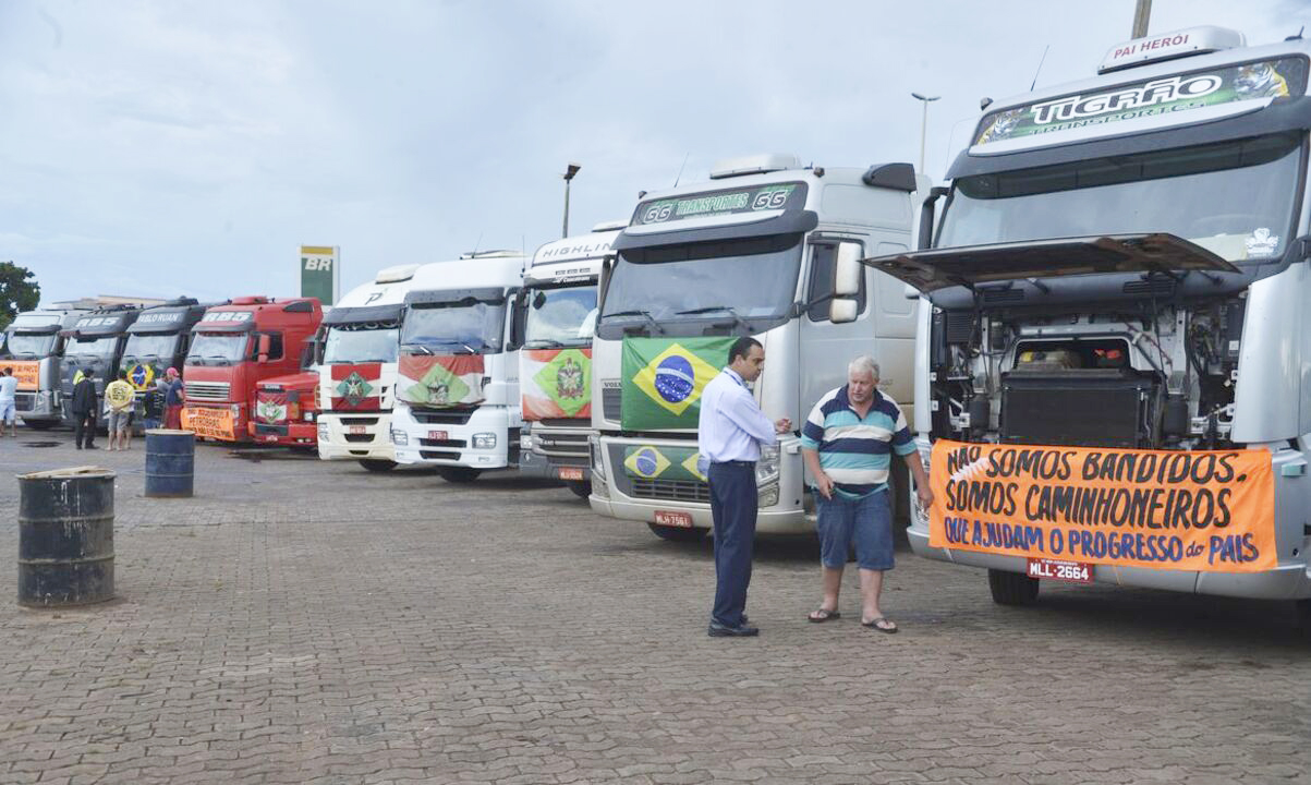 Movimento nacional dos caminhoneiro estão se organizando para manifestação em Brasília por melhores condições de trabalho. O objetivo é chegar ao DF com caminhões de todas as regiões (Valter Campanato/Agência Brasil)