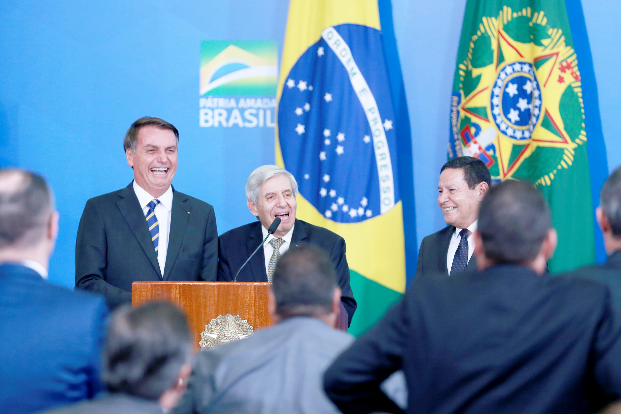 O presidente  da república Jair Bolsonaro, o ministro do Gabinete de Segurança Institucional (GSI), Augusto Heleno e o vice-presidente da República, general Hamilton Mourão, durante cerimônia de assinatura do decreto que dispõe sobre o Conselho Nacional da Amazônia Legal