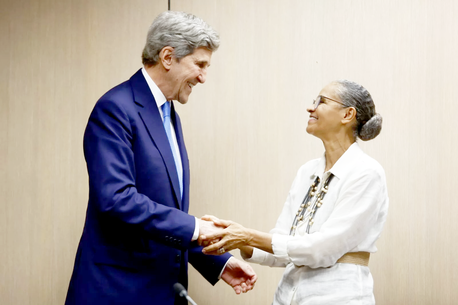 A402-Marina-Silva-John-Kerry-1