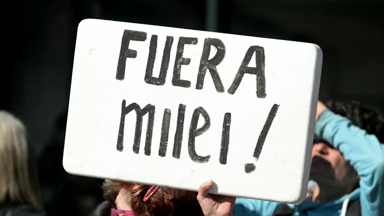 A700 - fora milei - Copia