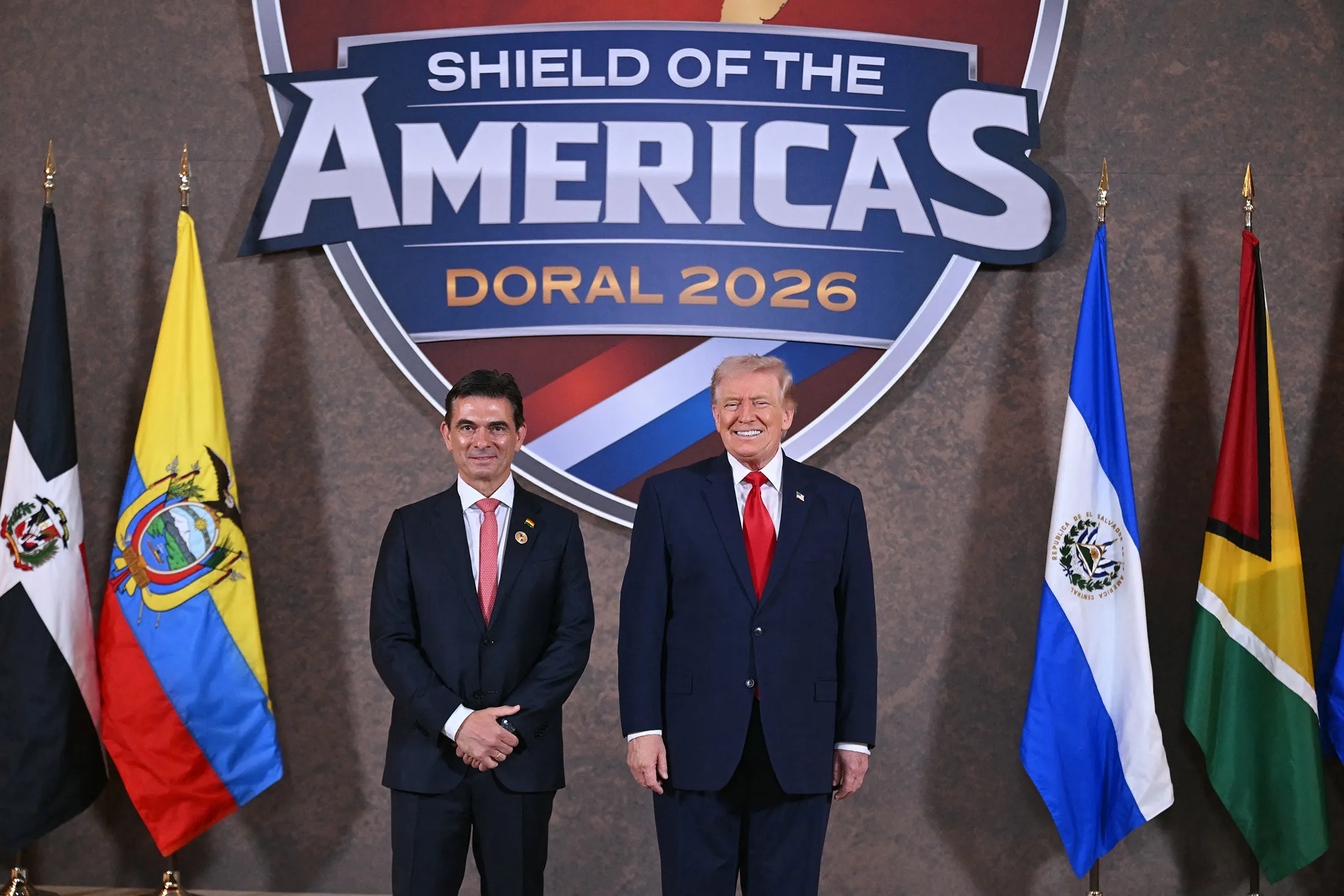 A200 - Paz e Trump