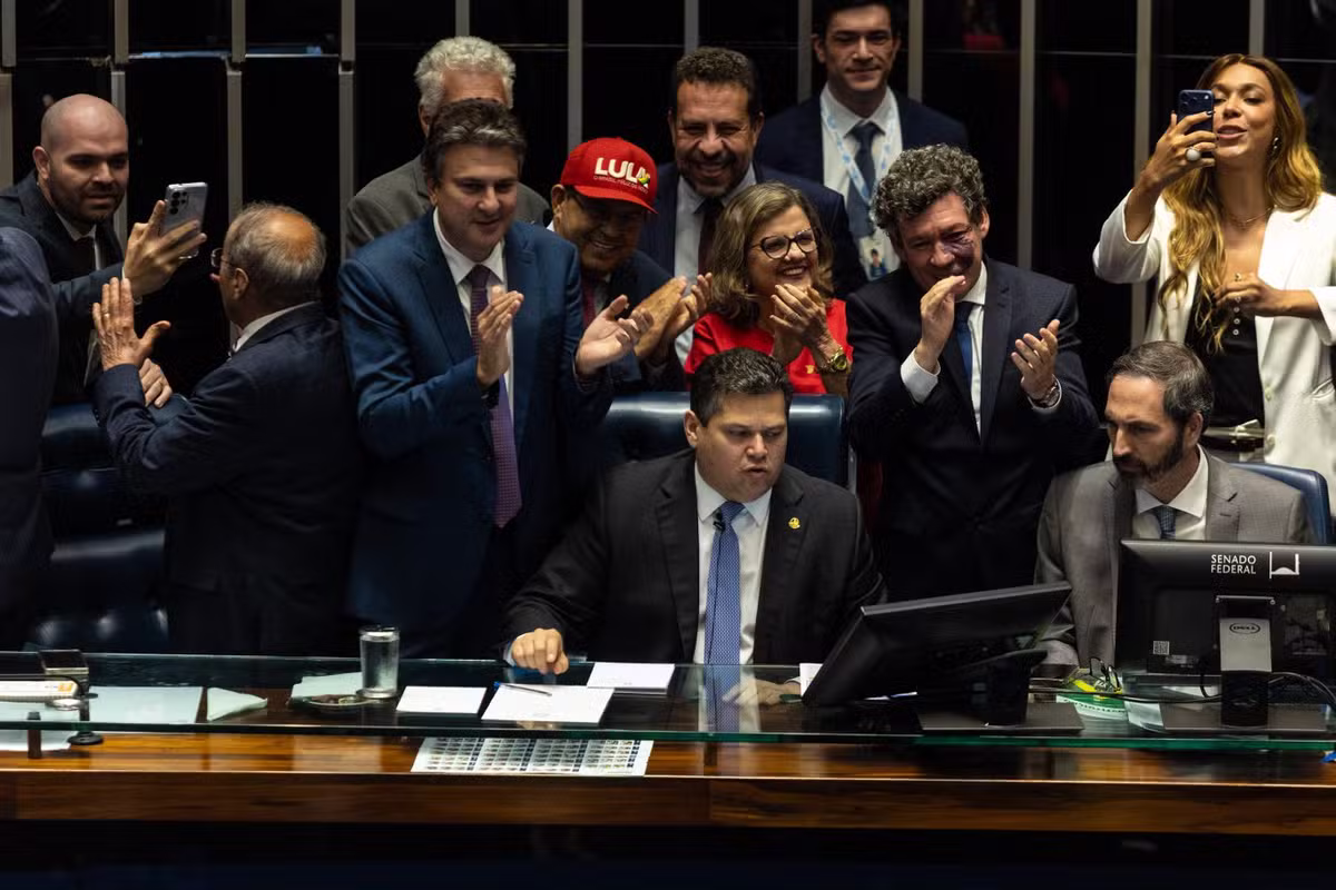 A300 - senado aprova fim escala 6x1